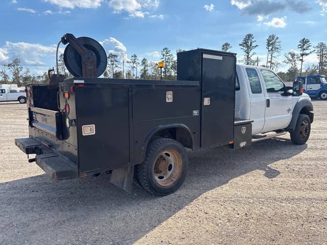 Image of Ford F-550 equipment image 2