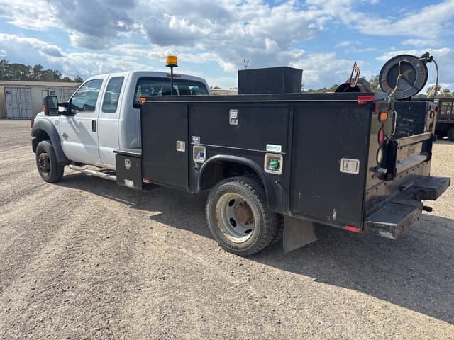 Image of Ford F-550 equipment image 3