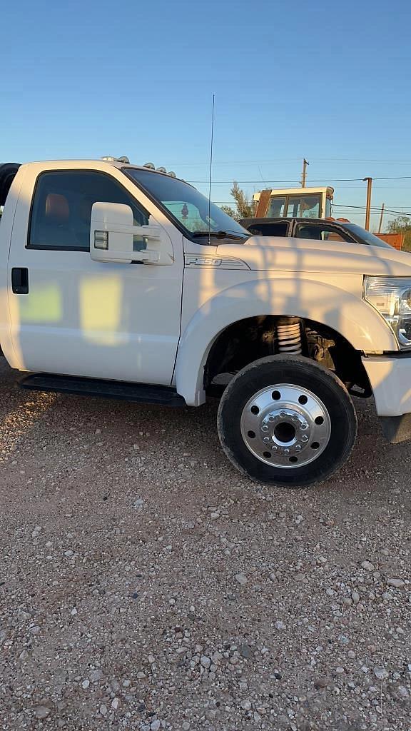 Image of Ford F-550 equipment image 4