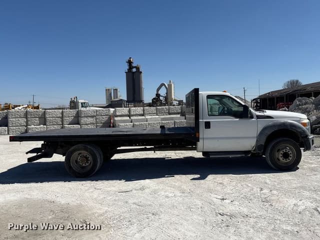 Image of Ford F-550 equipment image 3