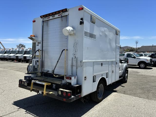 Image of Ford F-550 equipment image 2