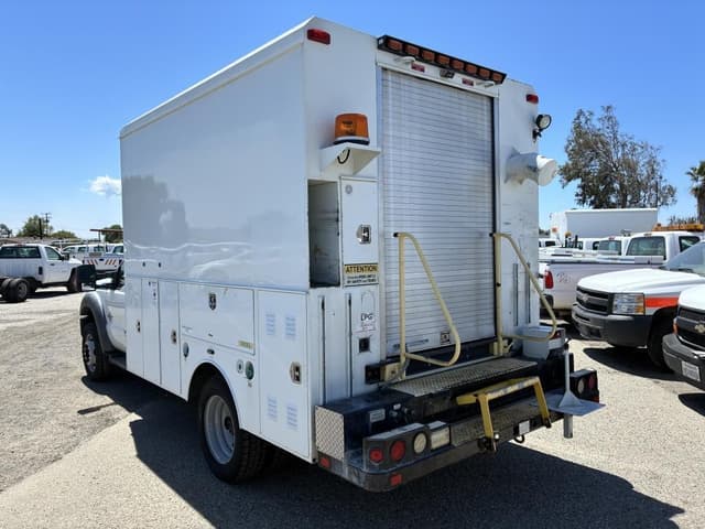 Image of Ford F-550 equipment image 3