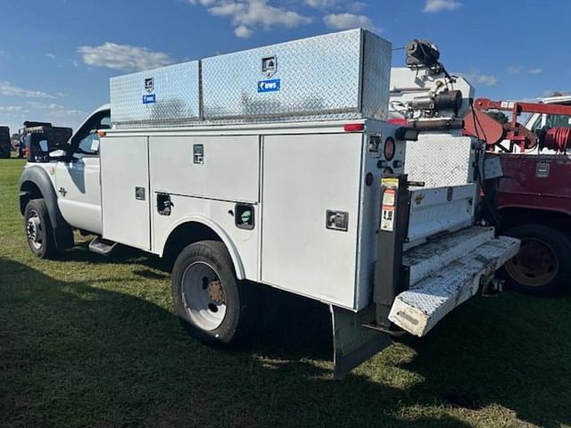 Image of Ford F-550 equipment image 2