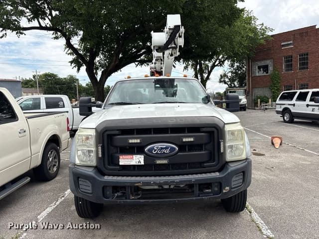 Image of Ford F-550 equipment image 1