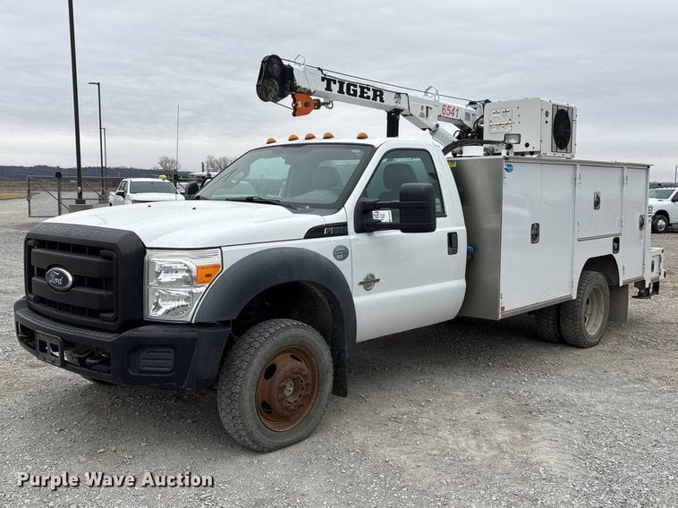 2011 Ford F-550 Equipment Image0