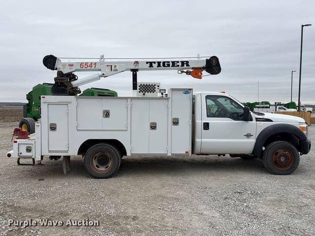 Image of Ford F-550 equipment image 3