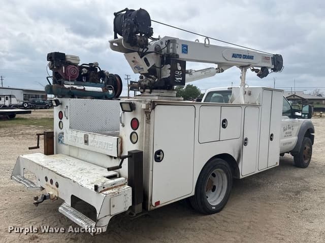 Image of Ford F-550 equipment image 4