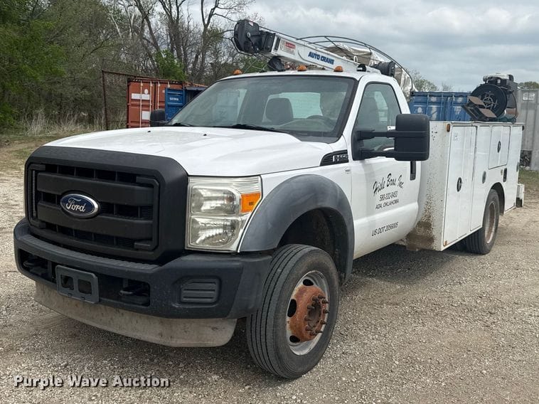 2011 Ford F-550 Equipment Image0