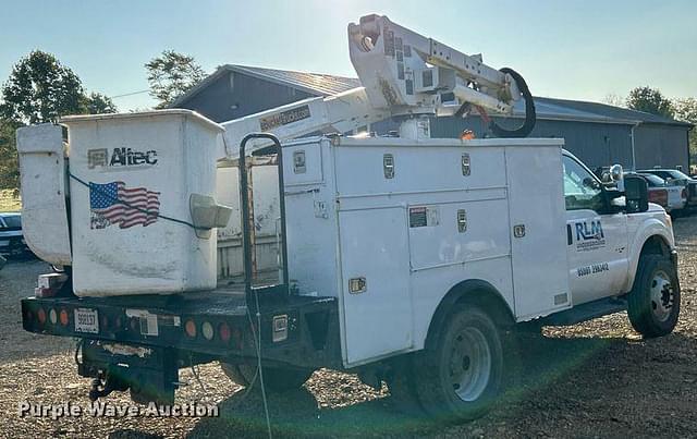 Image of Ford F-550 equipment image 4