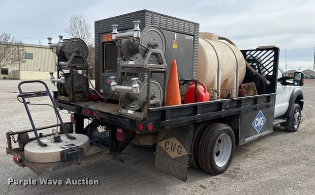 Image of Ford F-550 equipment image 4