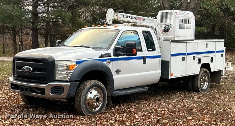2011 Ford F-550 Equipment Image0