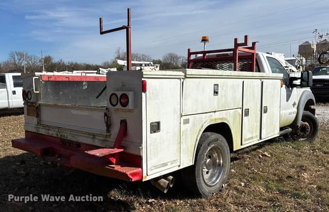 Image of Ford F-550 equipment image 4