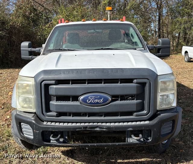 Image of Ford F-550 equipment image 1