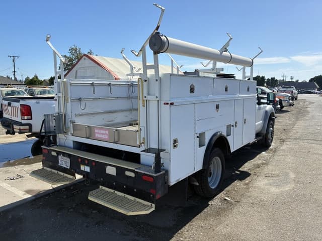 Image of Ford F-550 equipment image 2