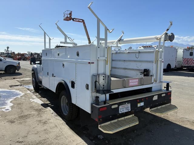 Image of Ford F-550 equipment image 3