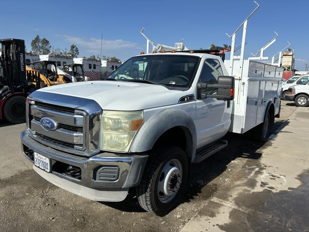 2011 Ford F-550 Equipment Image0