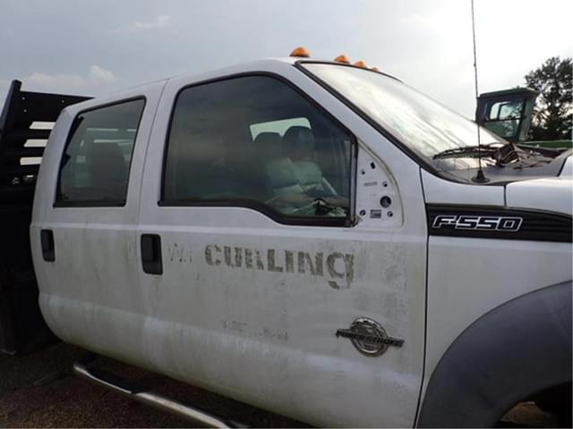 Image of Ford F-550 equipment image 4