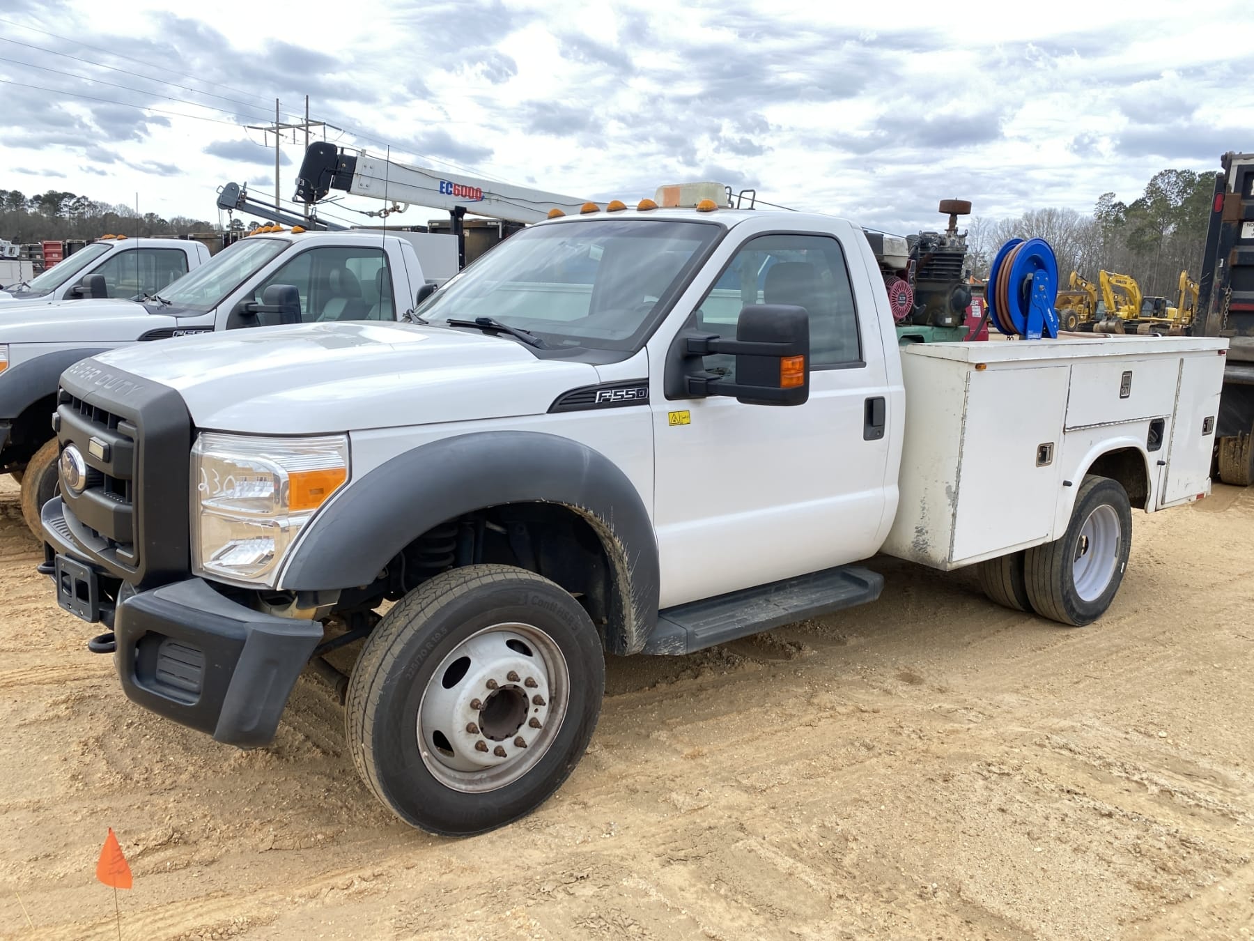 2011 Ford F-550 Equipment Image0