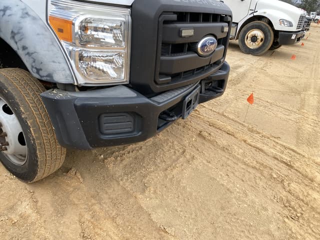 Image of Ford F-550 equipment image 4