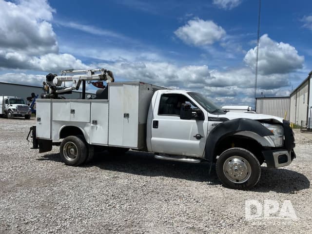 Image of Ford F-550 equipment image 4
