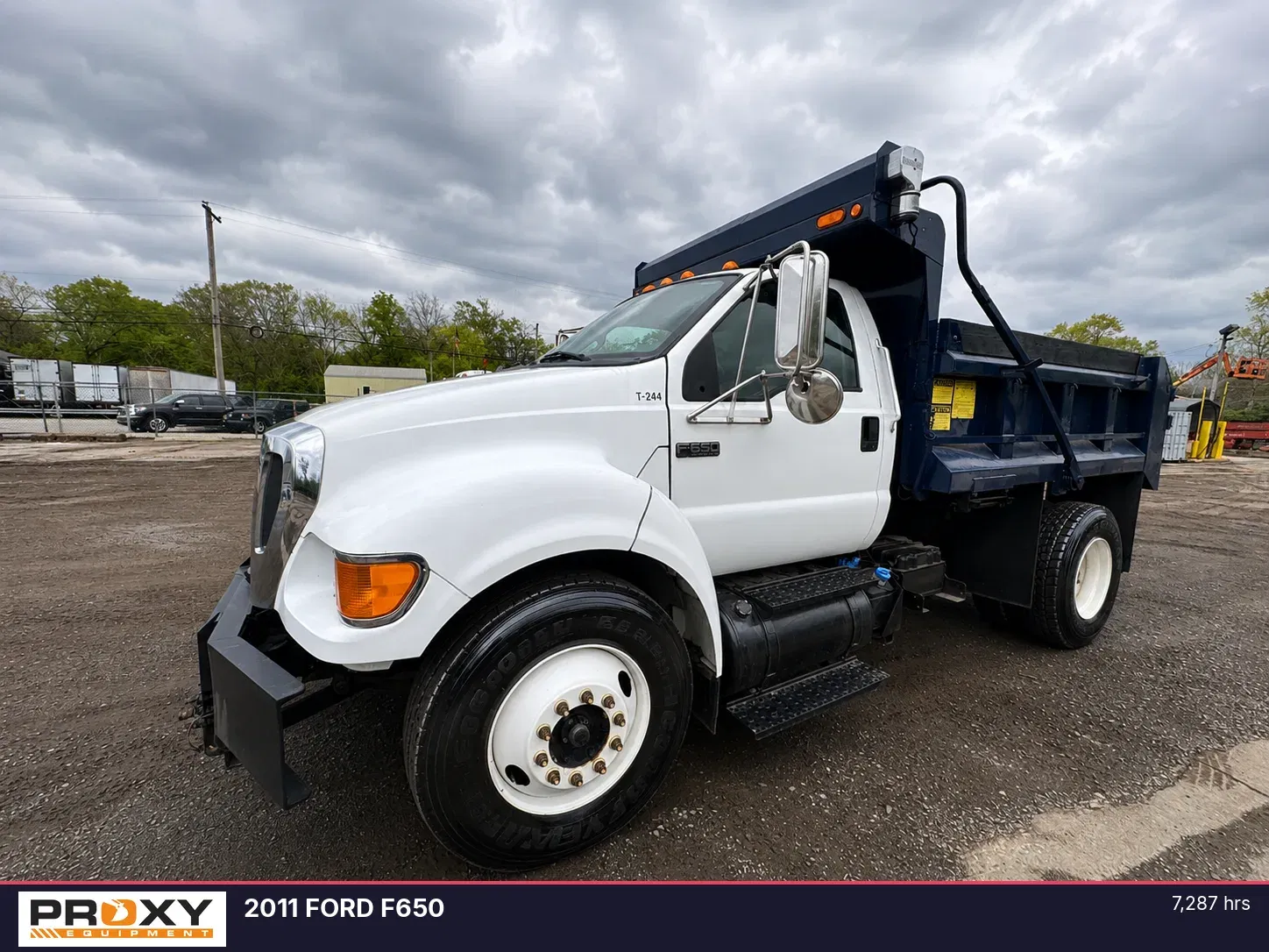2011 Ford F-650 Equipment Image0