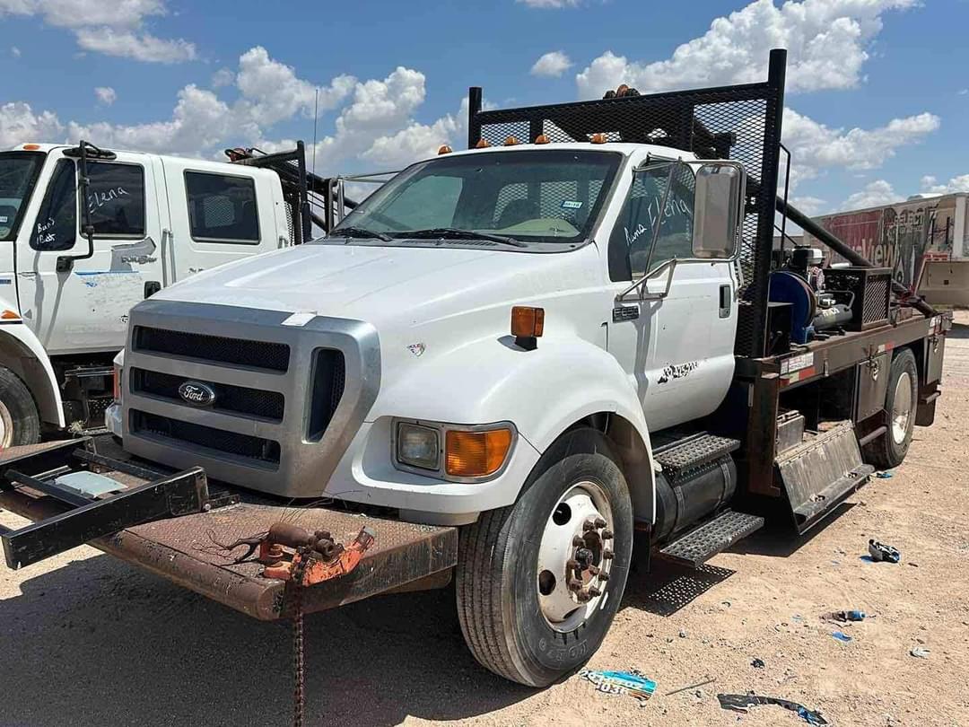 Image of Ford F-650 Primary image