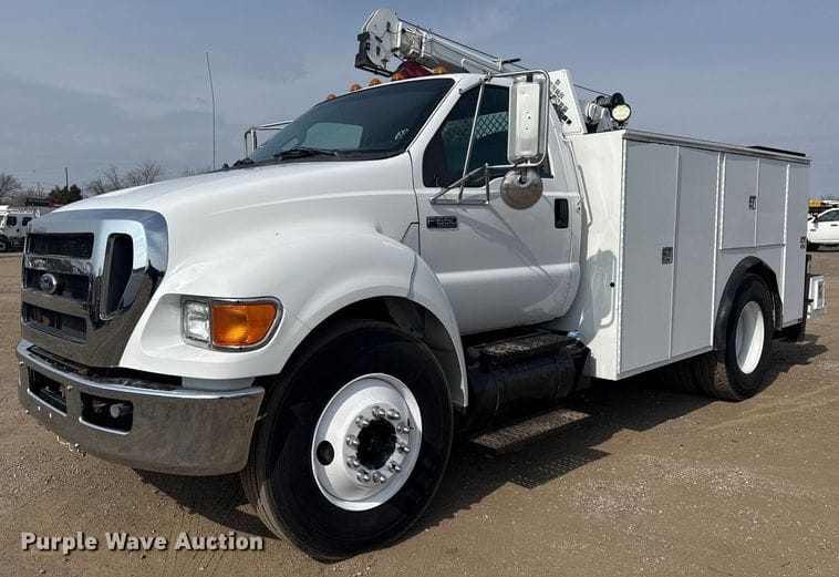 2011 Ford F-650 Equipment Image0