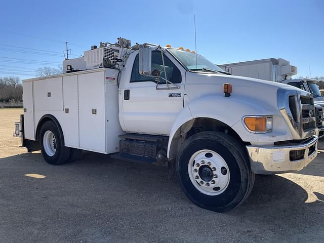 Image of Ford F-650 equipment image 3