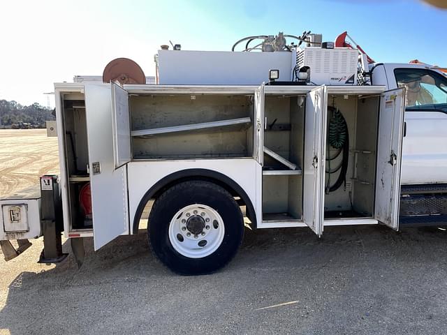 Image of Ford F-650 equipment image 4