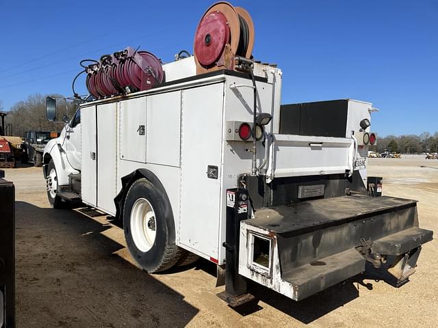 Image of Ford F-650 equipment image 1