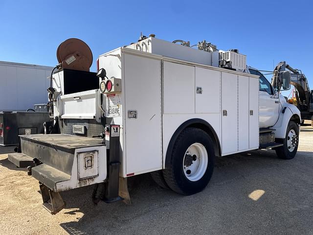 Image of Ford F-650 equipment image 2