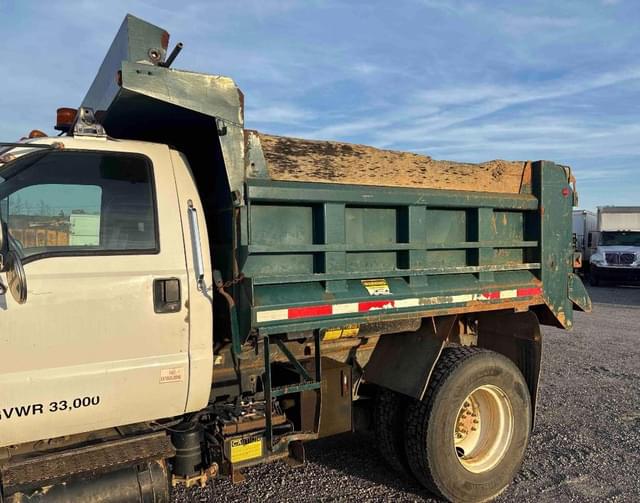 Image of Ford F-750 equipment image 4