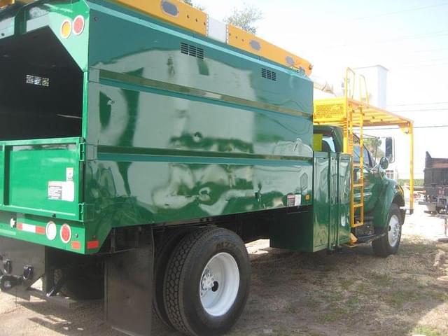 Image of Ford F-750 equipment image 3