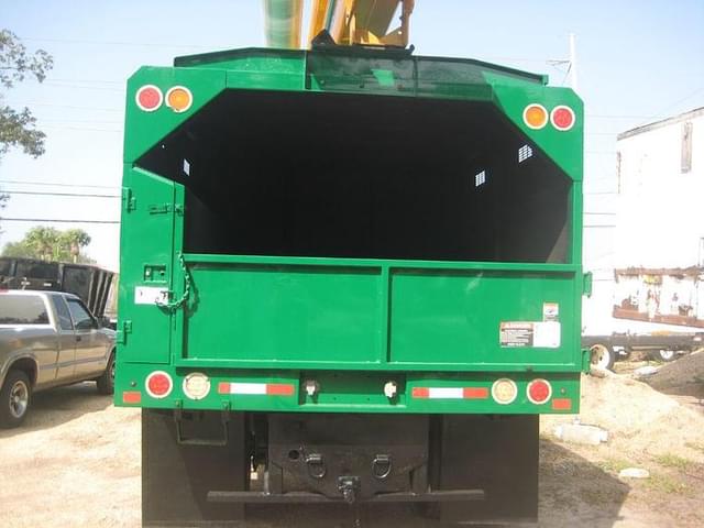 Image of Ford F-750 equipment image 2