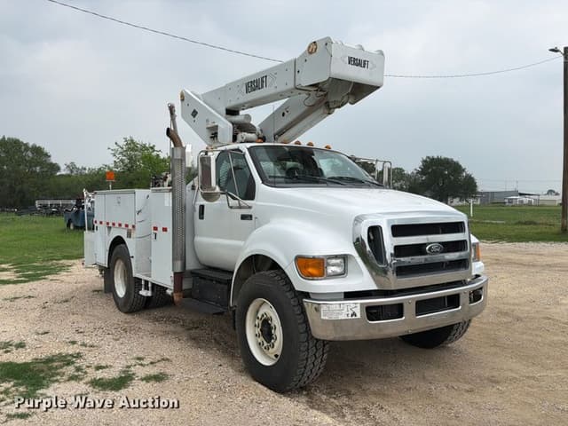 Image of Ford F-750 equipment image 2