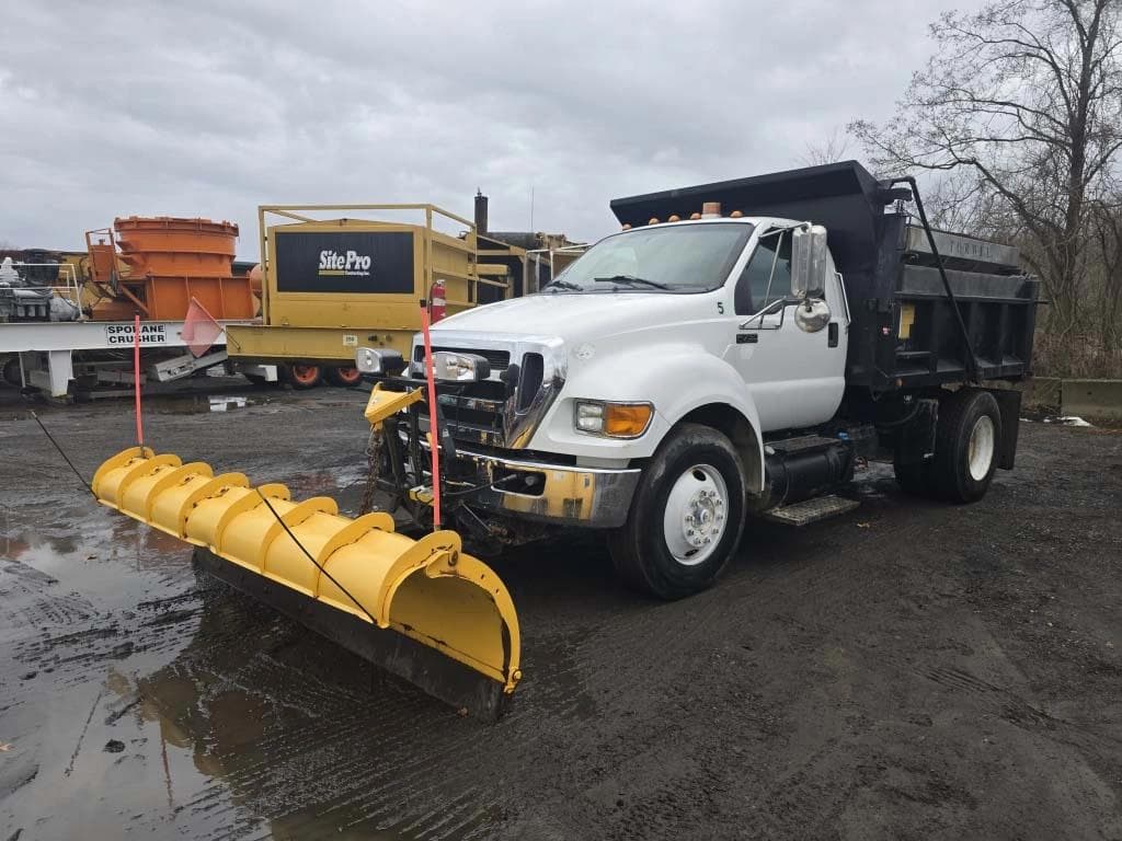 Image of Ford F-750 Primary image