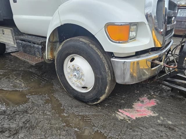 Image of Ford F-750 equipment image 4