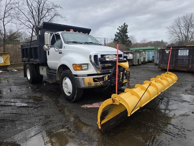 Image of Ford F-750 equipment image 2