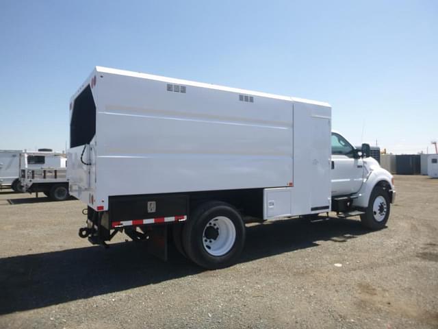 Image of Ford F-750 equipment image 2