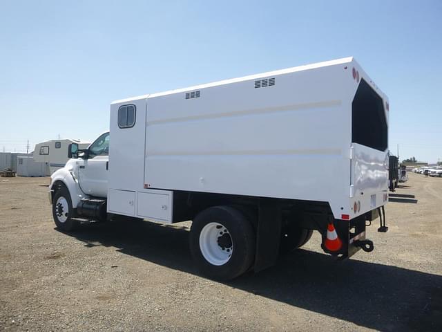 Image of Ford F-750 equipment image 3
