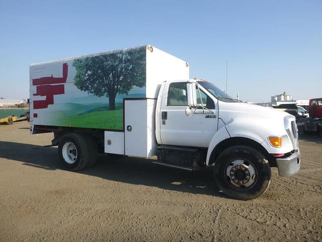 Image of Ford F-750 equipment image 1