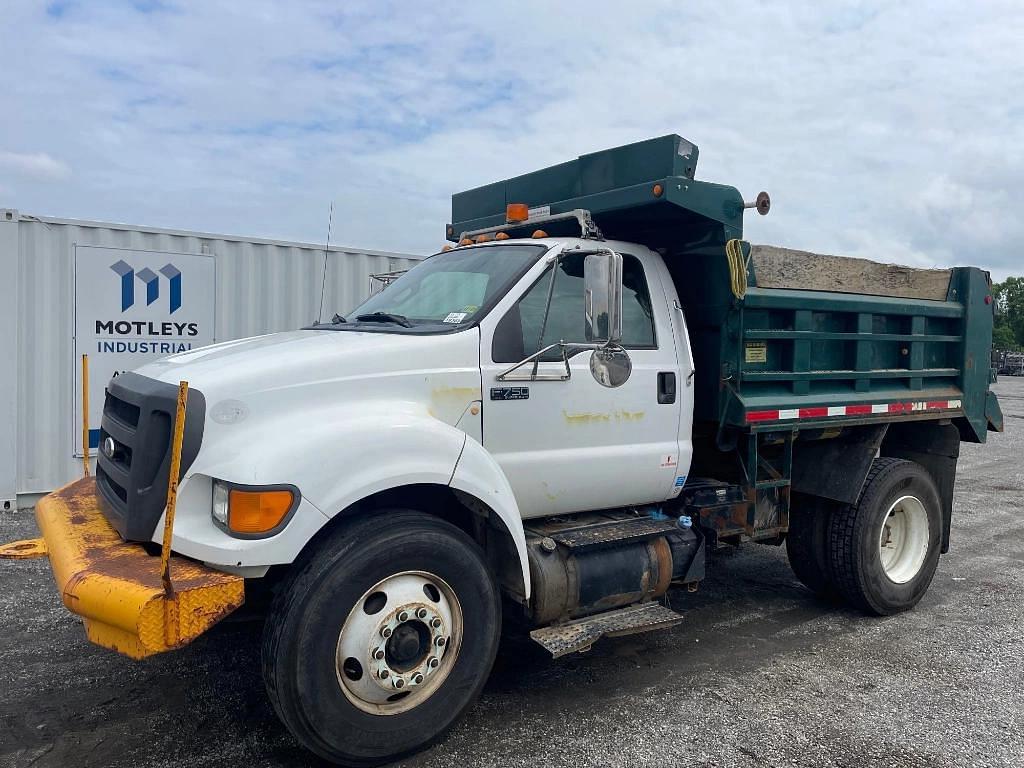 Image of Ford F-750 Primary image
