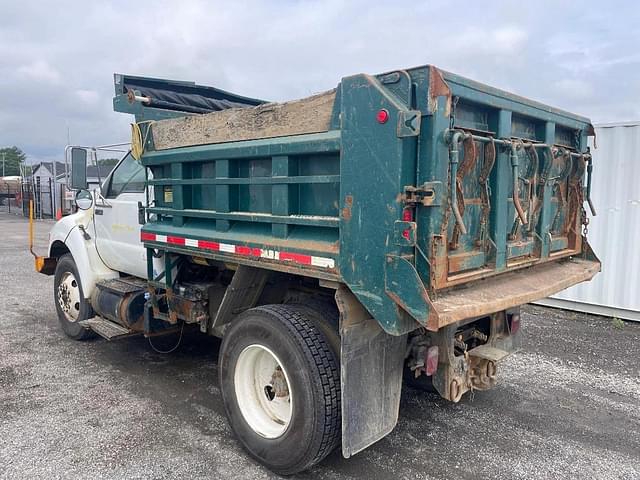 Image of Ford F-750 equipment image 1