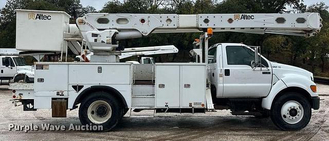 Image of Ford F-750 equipment image 3