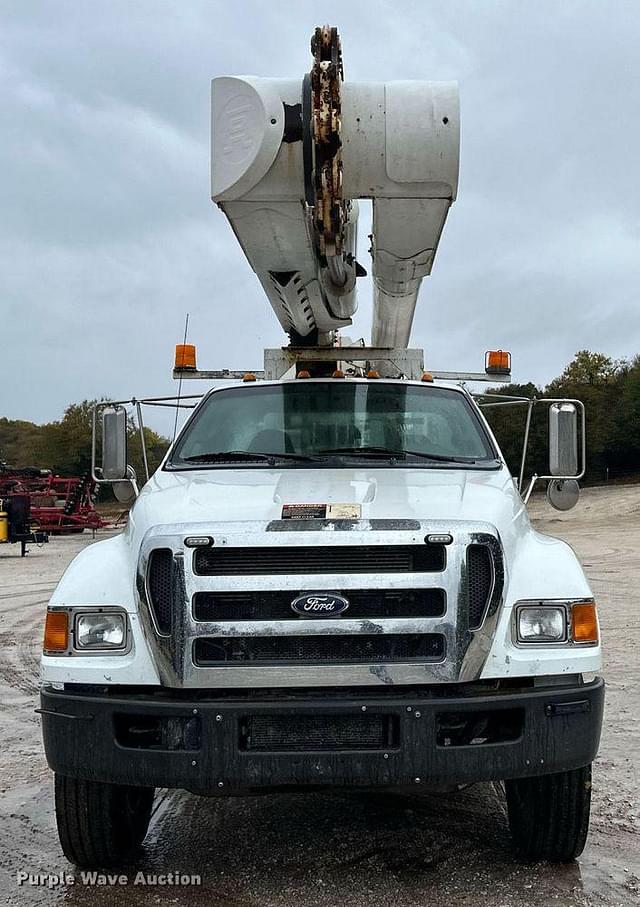 Image of Ford F-750 equipment image 1