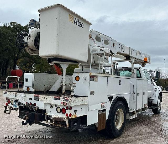 Image of Ford F-750 equipment image 4