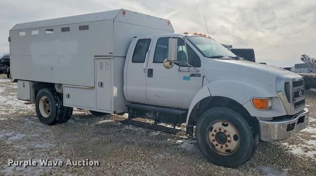 Image of Ford F-750 equipment image 2