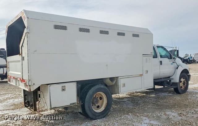 Image of Ford F-750 equipment image 3