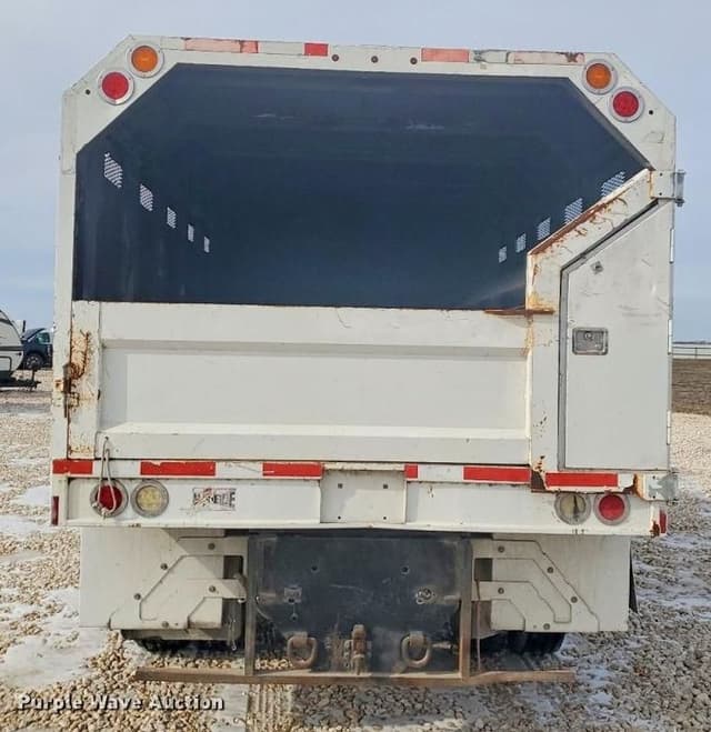 Image of Ford F-750 equipment image 4