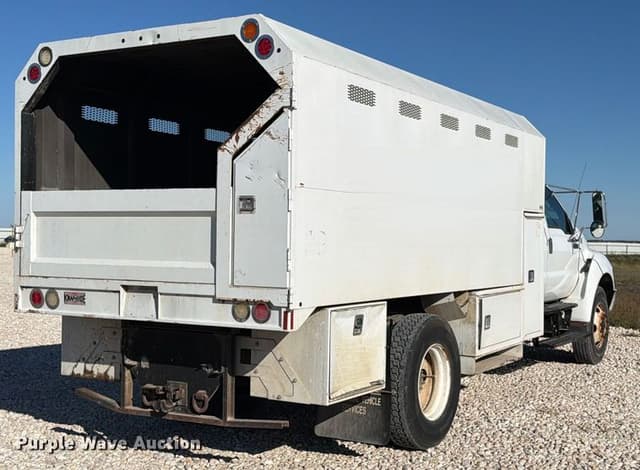 Image of Ford F-750 equipment image 4